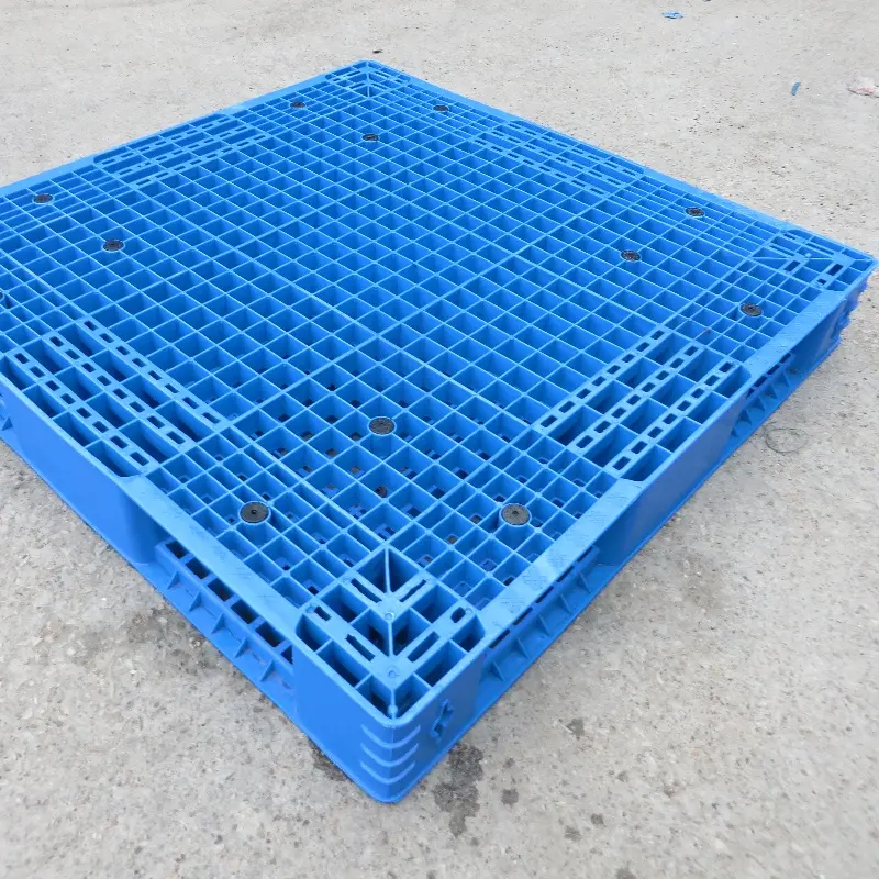भारी शुल्क डबल साइड फेस 4 वे प्रवेश औद्योगिक गोदाम में भारी प्लास्टिक पैलेट का उपयोग करते हैं।