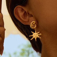 Pendientes Colgantes Grandes con Diseño de Sol, Pendientes de Espiral Oceánica con Concha, Impermeables, Chapados en Oro de 18k, de Acero Inoxidable para Mujer