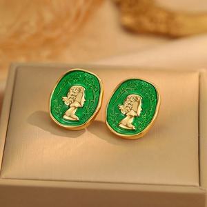 Boucles d'oreilles clous en cuivre plaqué or style coréen rétro avec zircon taille princesse et motif géométrique en relief – Idéal comme cadeau - Product Image 1