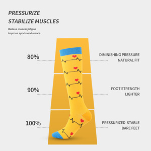 Calcetines de Compresión Casuales con Diseño de Corazones Amarillos, de Nailon, para Correr, Entrenamientos, Juveniles - Product Image 4