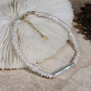 Brazalete Artesanal Americano de Oro de 14k y Plata con Perlas Naturales de Agua Dulce Barrocas Originales, Elegantes Brazaletes de Perlas - Product Image 1