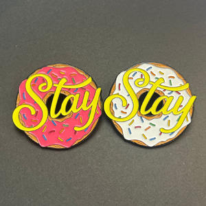 Benutzer definierte traditionelle Emaille <span class=keywords><strong>Pin</strong></span> Magnet Persönliches Logo Gravierte Metall Abzeichen Bulk Hat Cap Dekoration Anstecknadel - Product Image 3