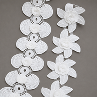 Dentelle florale 3D soluble dans l'eau, logo personnalisé d'usine, dentelle brodée en soie de lait pour accessoires vestimentaires