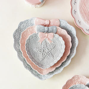 Assiettes en céramique créatives de style américain, assiettes peu profondes en forme de cœur, assiettes à dessert - Product Image 3