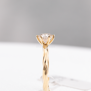 Bague <span class=keywords><strong>Solitaire</strong></span> Twist Premium Or 14K/18K <span class=keywords><strong>1</strong></span> <span class=keywords><strong>Carat</strong></span> D VS1 Bague en diamant artificiel pour mariage de fiançailles - Product Image 5