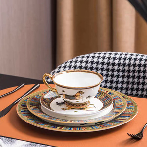 Service de table en céramique de style européen - Assiettes occidentales, tasses à café, vase - Compatible micro-ondes, vintage, luxe léger, rétro - Product Image 3