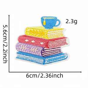 Patch thermocollant brodé motif chat, livre et cœur pour la décoration de vêtements et de sacs à dos - Product Image 3