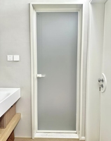 Puertas Corredizas de Aluminio Personalizadas con Doble Vidrio Templado, Insonorizadas e Impermeables, Garantía de 5 Años, Diseño Minimalista para Villa