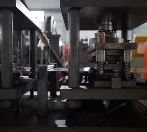 GCJS Kệ Trực Tiếp Nhà Sản Xuất Tùy Chỉnh Cửa Hàng Kim Loại <span class=keywords><strong>Pegboard</strong></span> Công Cụ Phần Cứng Giá Công Cụ Điện Hiển Thị Đứng - Product Image 6