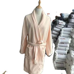 Prezzo più economico della fabbrica vendita calda 100% poliestere corallo pile stock <span class=keywords><strong>accappatoio</strong></span> stock <span class=keywords><strong>accappatoio</strong></span> - Product Image 1