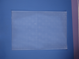 Thiết Kế Mới Trắng Lưới Craft Túi Siêu Cứng 7 Lưới Stitch Sáng Bóng Chéo Tay Dệt Và Cắt Nhựa Lưới Tấm Vải - Product Image 4