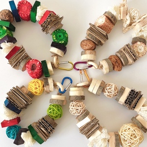 Jouets naturels colorés de sécurité d'oiseau d'écrou <span class=keywords><strong>pour</strong></span> des perroquets jouets à mâcher suspendus <span class=keywords><strong>en</strong></span> <span class=keywords><strong>bois</strong></span> de <span class=keywords><strong>lapin</strong></span> jouets de Hamster de boule de rotin <span class=keywords><strong>pour</strong></span> de petits animaux - Product Image 3