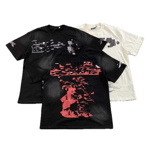 Camiseta negra de manga corta para hombre con estampado de calavera y cuchillo, estilo urbano, cuello redondo, corte regular, 100% algodón jersey. - Product Image 4