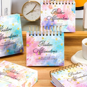 Calendario de Cartón Inspirador en Inglés 2026, Creativo y Motivacional, Superficie Barnizada, Artículos Decorativos de Escritorio, 365 Días, Anual - Product Image 1
