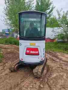 Mini-excavatrice sur chenilles d'occasion CAT E20 de 2 tonnes avec tarière, chenilles en caoutchouc, rotation de la benne à zéro déport - Product Image 4