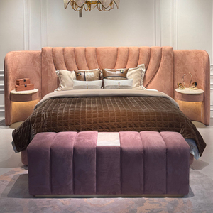 Banc d'appoint moderne en velours côtelé cannelé avec insert en marbre et finition dorée, idéal pour salon, chambre ou suite de villa - Product Image 4