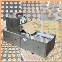 Nouvelle ligne de production rotative de mouleur de biscuits de petite machine de moulage de biscuits doux automatique pour la boulangerie pour la farine