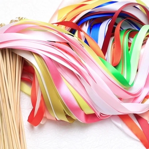 Varitas de cinta de satén coloridas con varilla de madera y cascabeles para decoración de fiestas y celebraciones de bodas - Product Image 2