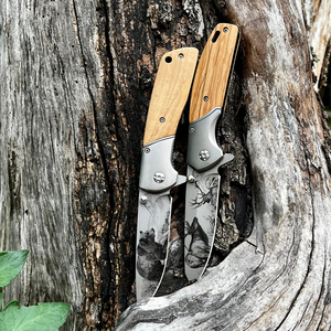 Cuchillo de Bolsillo Táctico de Supervivencia para Campamento y Aire Libre Bochen Hot <span class=keywords><strong>Sela</strong></span>, Personalizado con Patrón de Alce y Jabalí Impreso en 3D, Hoja con Mango de Madera de Olivo - Product Image 4