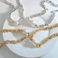 Collier Géométrique Doré avec Fausses Perles pour Femme, Style Vintage Français, Bijoux Minimalistes Tendance, Vente en Gros