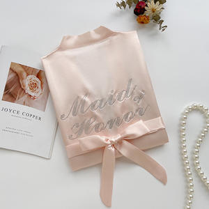 ชุดคลุมสำหรับงานแต่งงานของทีมเจ้าสาวพร้อมตัวอักษรประดับเพชรชุดนอนผ้าซาตินชุดคลุมอาบน้ำสีชมพูสีโรสโกลด์สำหรับผู้หญิงโชคดีในวันแต่งงาน - Product Image 5