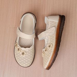 Sandalias Transpirables con Diseño Calado para Mamá, Planas, con Cierre de Velcro, Suela Suave, Cómodas, Antideslizantes, Resistentes al Desgaste, para Personas Mayores - Product Image 4