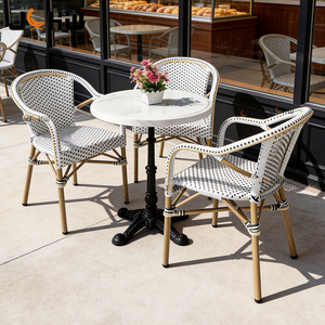 Vente directe d'usine, meubles de jardin pour restaurant, style français, bambou tissé en rotin, café, <span class=keywords><strong>bistrot</strong></span>, bar, <span class=keywords><strong>table</strong></span> et chaises d'extérieur pour fêtes - Product Image 1