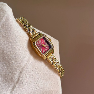 Montre-bracelet vintage dorée populaire 2026 pour femme, style français avec chiffres romains, montre fine, cadeau idéal pour les amoureux - Product Image 3