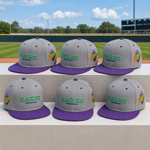 Gorra Deportiva Personalizada con Logotipo, Unisex, Ajustable, Gris y Morado, Bordado 3D, Parche Lateral del Equipo, Visera Plana, 6 Paneles, Modelo Común Cuatro - Product Image 2
