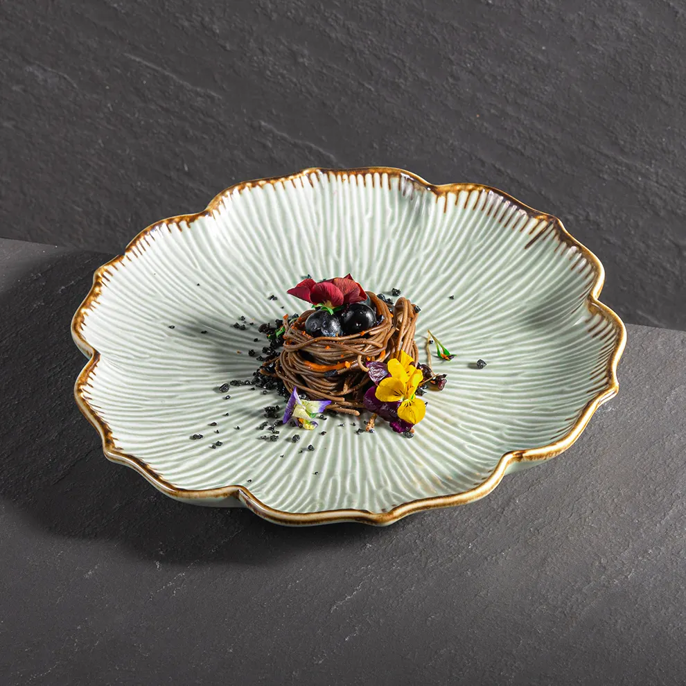 Individuality 10'' Flower Rim Crockery Dinnerware Light Green Porcelain Plates For Japanese Sashimi Western Food Dishes Ceramic