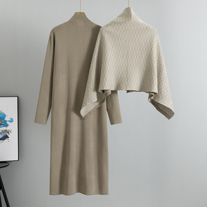 Ensemble robe tricotée pour femme, pull à manches longues et col haut avec cape, tenue deux pièces pour la mode automne-hiver - Product Image 2