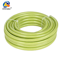 Tuyau d'arrosage en PVC renforcé en spirale avec fibres synthétiques haute résistance, idéal pour l'arrosage quotidien et l'irrigation des jardins et le nettoyage.