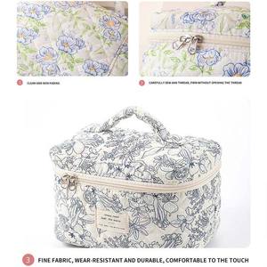 Logotipo personalizado venta al por mayor lindo 3 uds bolsa de <span class=keywords><strong>maquillaje</strong></span> conjunto acolchado Floral bolsa organizadora de cosméticos <span class=keywords><strong>para</strong></span> mujeres niñas - Product Image 6