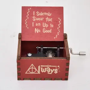 صندوق موسيقي مخصص يدوي خشبي مصنوع بالليزر صغير بسعر المصنع للهدايا مناسب لهدايا أعياد الميلاد