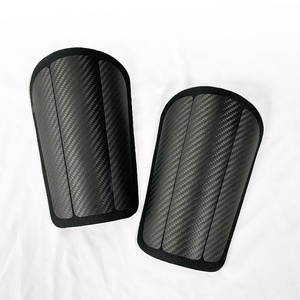 Dreiteilige 3-teilige, flexible, leichte Passform für Fußball-Schienbeinsc honer aus Kohle faser - Product Image 1