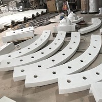 Obélisque de jardin en pierre moulée GRC, parapet décoratif, capot de poteau en béton préfabriqué, encadrement de porte en grès, entrée extérieure de villa