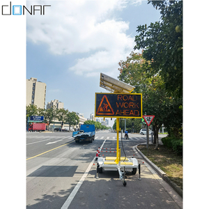 LED Solar Powered Rotatable Portátil Elevador Hidráulico Variável <span class=keywords><strong>Message</strong></span> Board <span class=keywords><strong>VMS</strong></span> Trailer Traffic Display Sign - Product Image 1