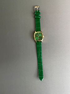 Nouvelle montre-bracelet carrée rétro minimaliste haut de gamme pour femme, en alliage, à quartz, vente en gros - Product Image 3
