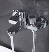Robinet de baignoire en laiton à poignée unique Robinet de douche chaude et froide Robinet mélangeur de massage par la pluie Robinet de douche triple pour la maison Hôtel