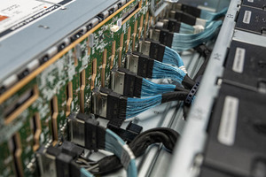 เซิร์ฟเวอร์แร็ค PowerEdge R7525 2U 8Lff พร้อมโปรเซสเซอร์ EPYC 7742 มีสินค้าในสต็อก - Product Image 5