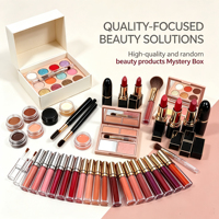 Coffret Cadeau de Maquillage Mystère de Noël Personnalisé 5 Pièces : Rouge à Lèvres, Gloss, Crayon à Lèvres, Fard à Paupières – Végan, Bio, Écologique