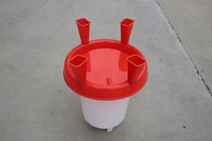 GREAT intelli Promotion Abreuvoir pour volailles et animaux avec pieds 4.5L 6L 8L 10L 14L Divers modèles abreuvoir à poulets - Product Image 3