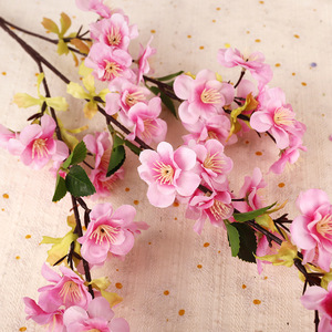 Vente en gros de fleurs de <span class=keywords><strong>cerisier</strong></span> en soie Sakura artificielles pour décoration de mariage, centre de table de décoration en soie au toucher réel - Product Image 3
