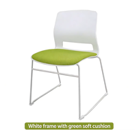 Chaise de conférence empilable en plastique de marque renommée, durable et nouvellement améliorée, avec coussin en tissu, structure en acier, sans accoudoirs, couleur personnalisable