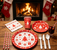 Ensemble de vaisselle jetable pour fête de Noël rouge, assiettes, gobelets et serviettes en papier sur le thème de Noël