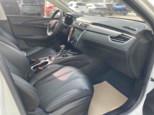 Roewe I5 2020 1.5L Automatica 4G Connect Edizione <span class=keywords><strong>Nobile</strong></span> Flagship Usata, Berlina da Concessionaria per Esportazione, <span class=keywords><strong>Auto</strong></span> di Seconda Mano - Product Image 4