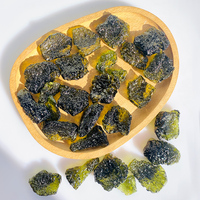 Pendentif en verre de Moldavite en vrac pour la fabrication de colliers, vente en gros