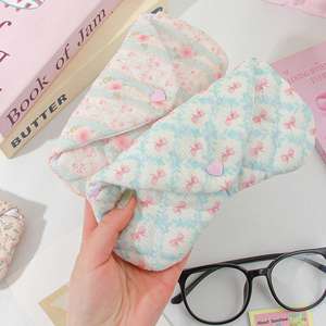 Estuche para Gafas con Diseño de Corazón y Flores, Estuche Acolchado de Pana para Gafas para Uso Diario Escolar, Estuche para Gafas Estilo Coreano para Mujer - Product Image 5