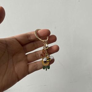 Wholesale <b>Bee</b> Sun Flower Honeycomb Keychain Metal Pendant Keyring for <b>Gifts</b> - Product Image 1