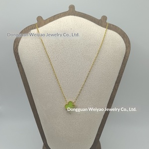 Collana da donna in rame con quadrifoglio in resina, stile sportivo, lusso discreto, catena in bambù, ciondolo colorato, di tendenza e di nicchia - Product Image 6